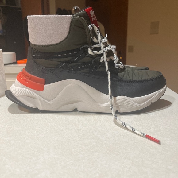 Sorel Boots - Picture 1 of 4